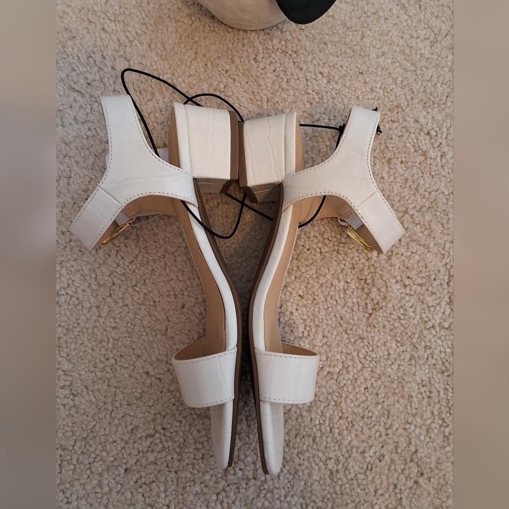 NWT, Liz Claiborne White Croc-Embossed Block Heel Sandals with Gold Buckle - Picture 5 of 9